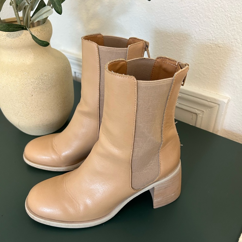Elegant Tan Ankle Boots